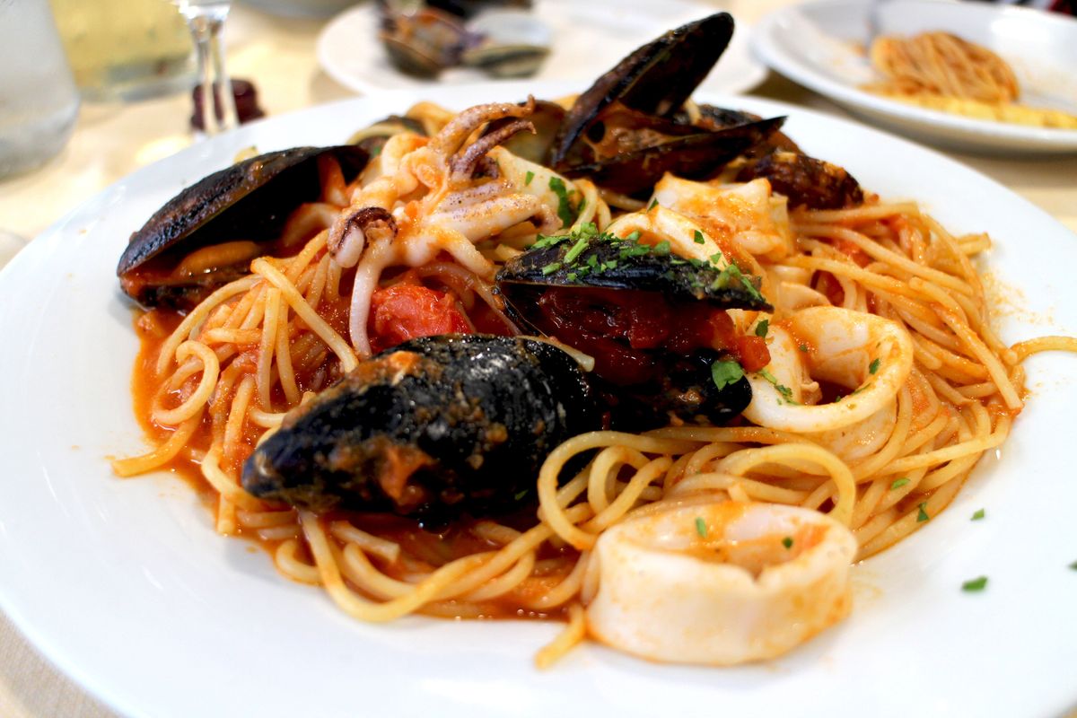 Cuciniamo insieme: spaghetti al cartoccio, orto e mare
