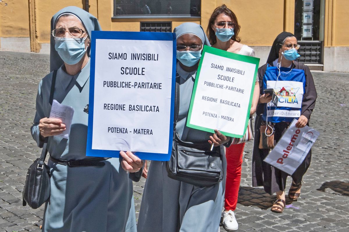 La Azzolina durante il weekend si è inventata un altro miliardino