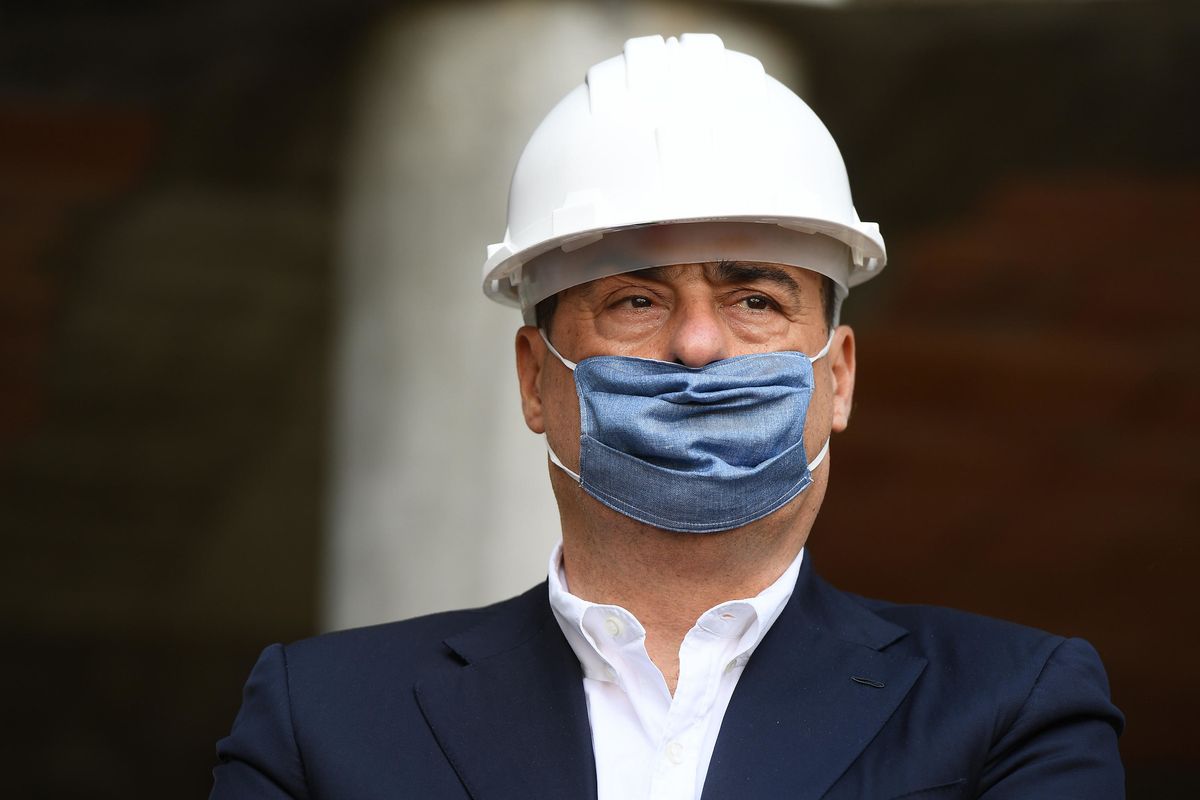 Piovono le euroballe dei tifosi della Troika per convincere il M5s a digerire il Salvastati