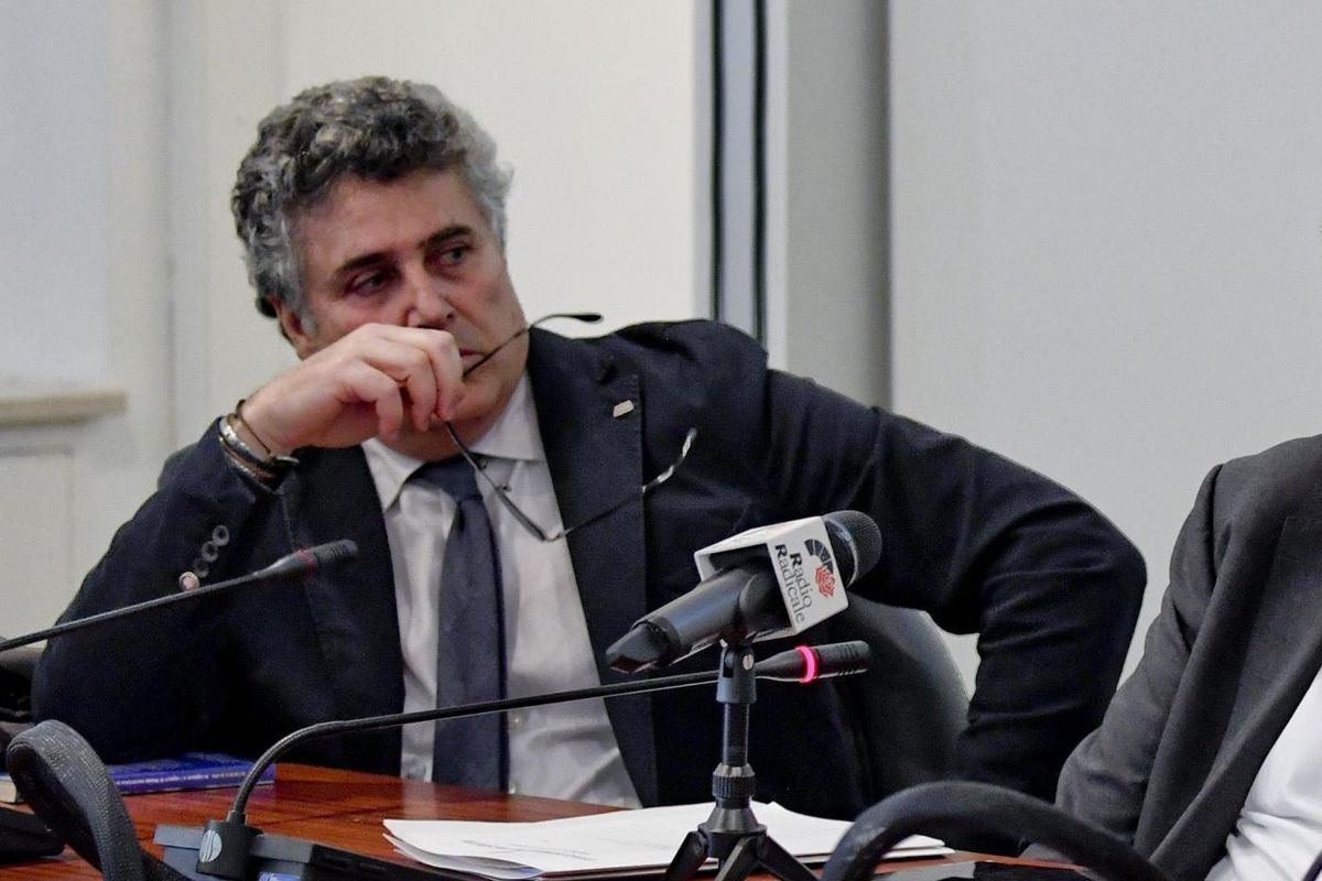 «I contatti hot dell’ex consigliere con la donna rimorchiata online»
