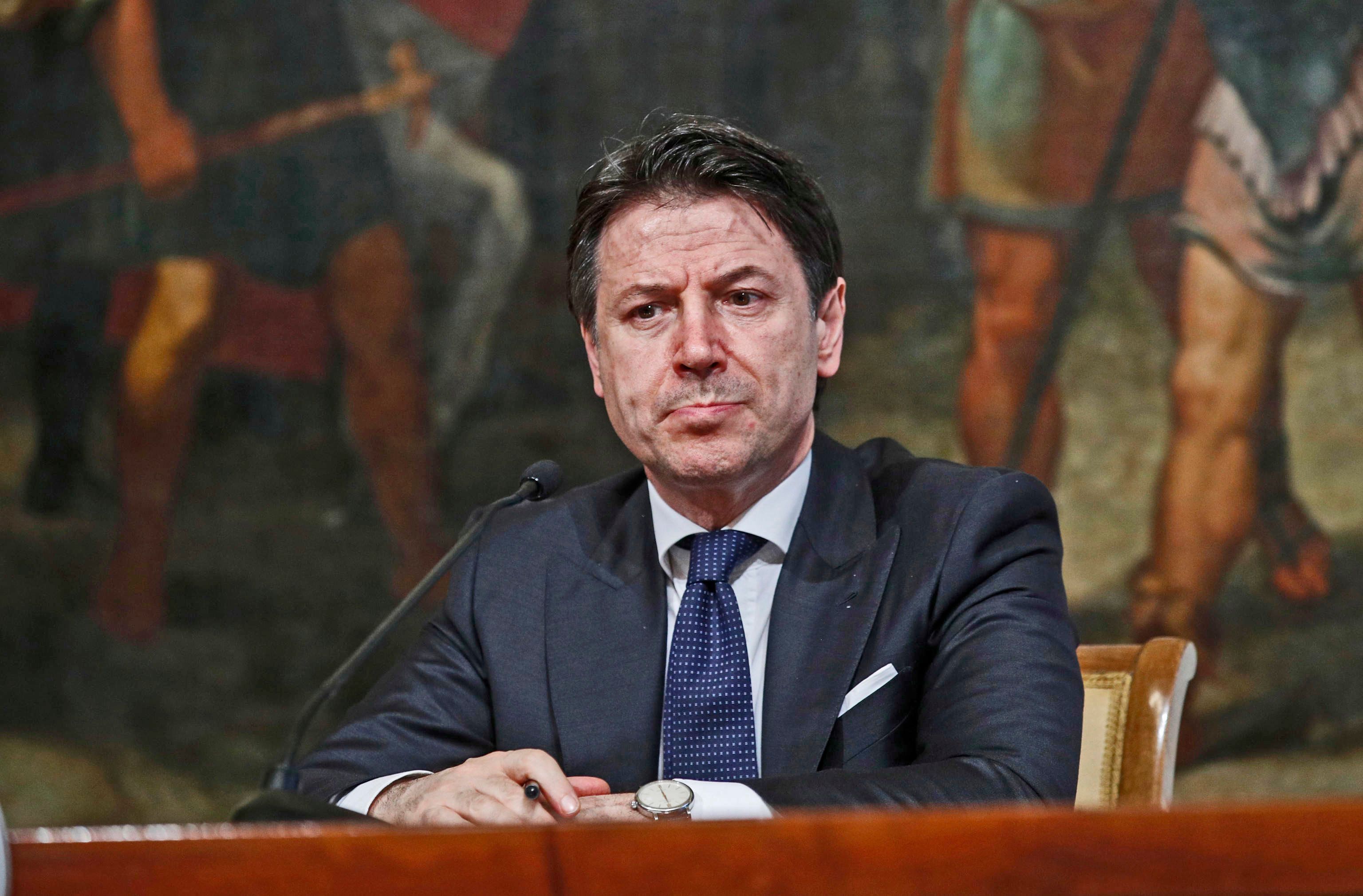 Un governo terminale tenuto in vita dall’avvocato maestro del rinvio