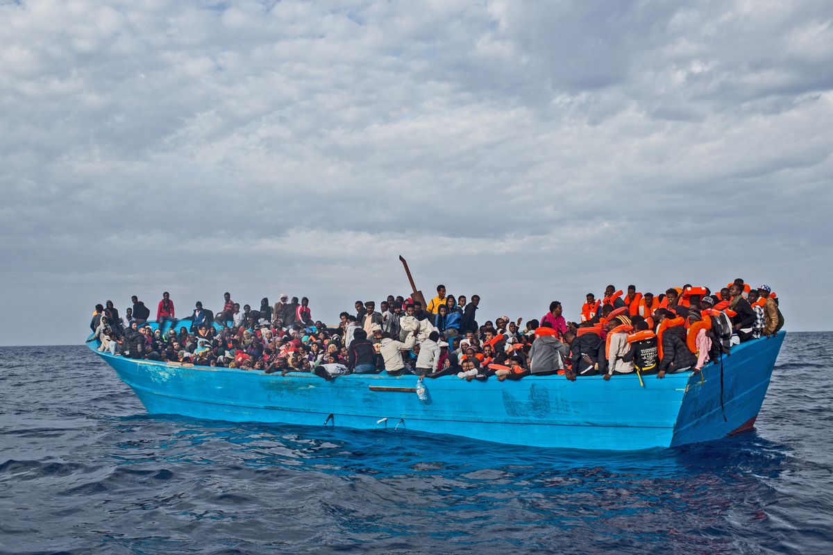 Dalla Sicilia alla Sardegna le Ong si scatenano: sbarcati centinaia di migranti