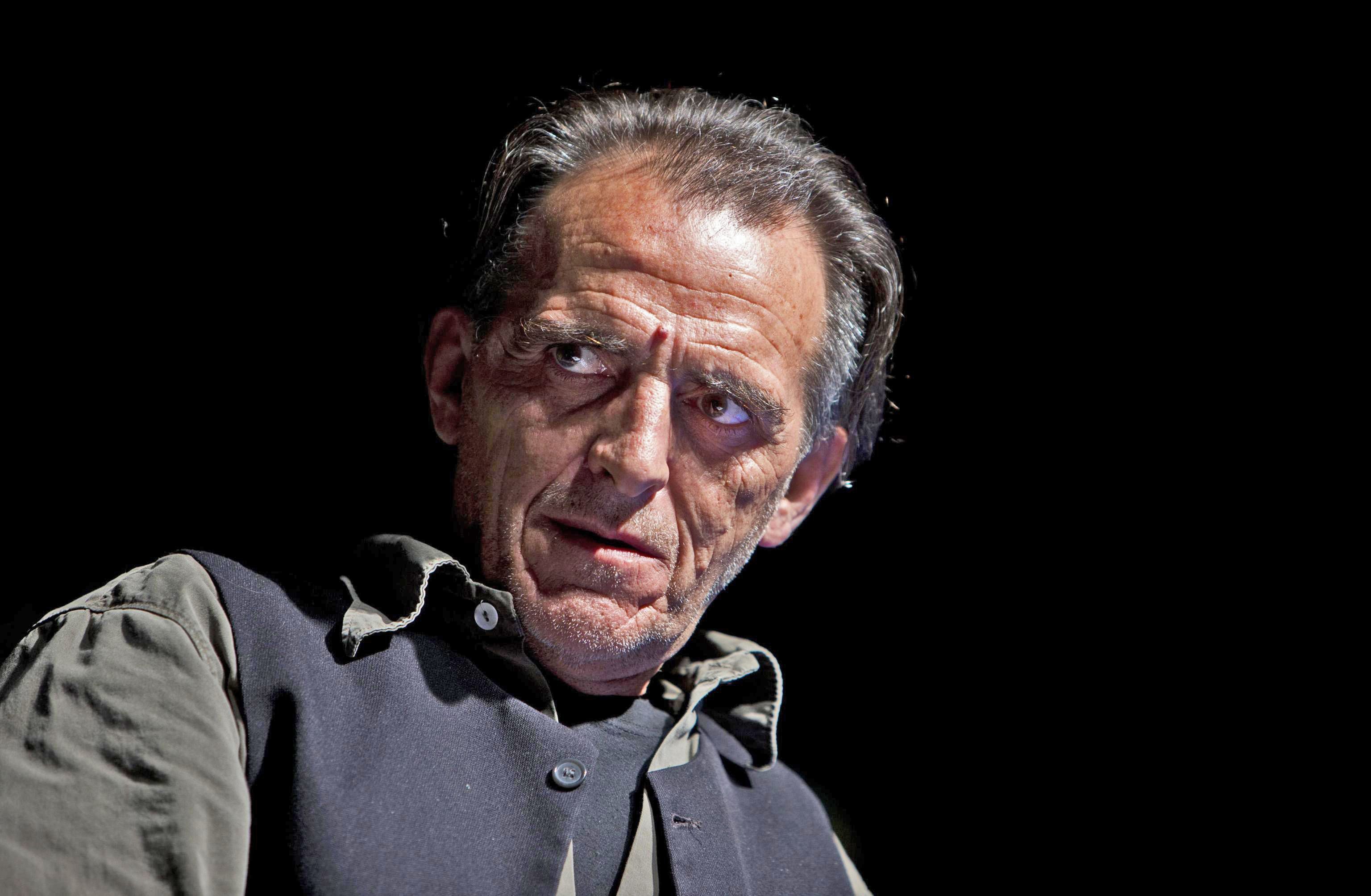 Noi sradicati, che viviamo aspettando Robot