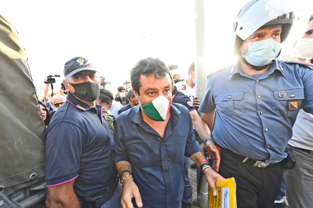 Danno la colpa a Salvini anche dei fasci rossi