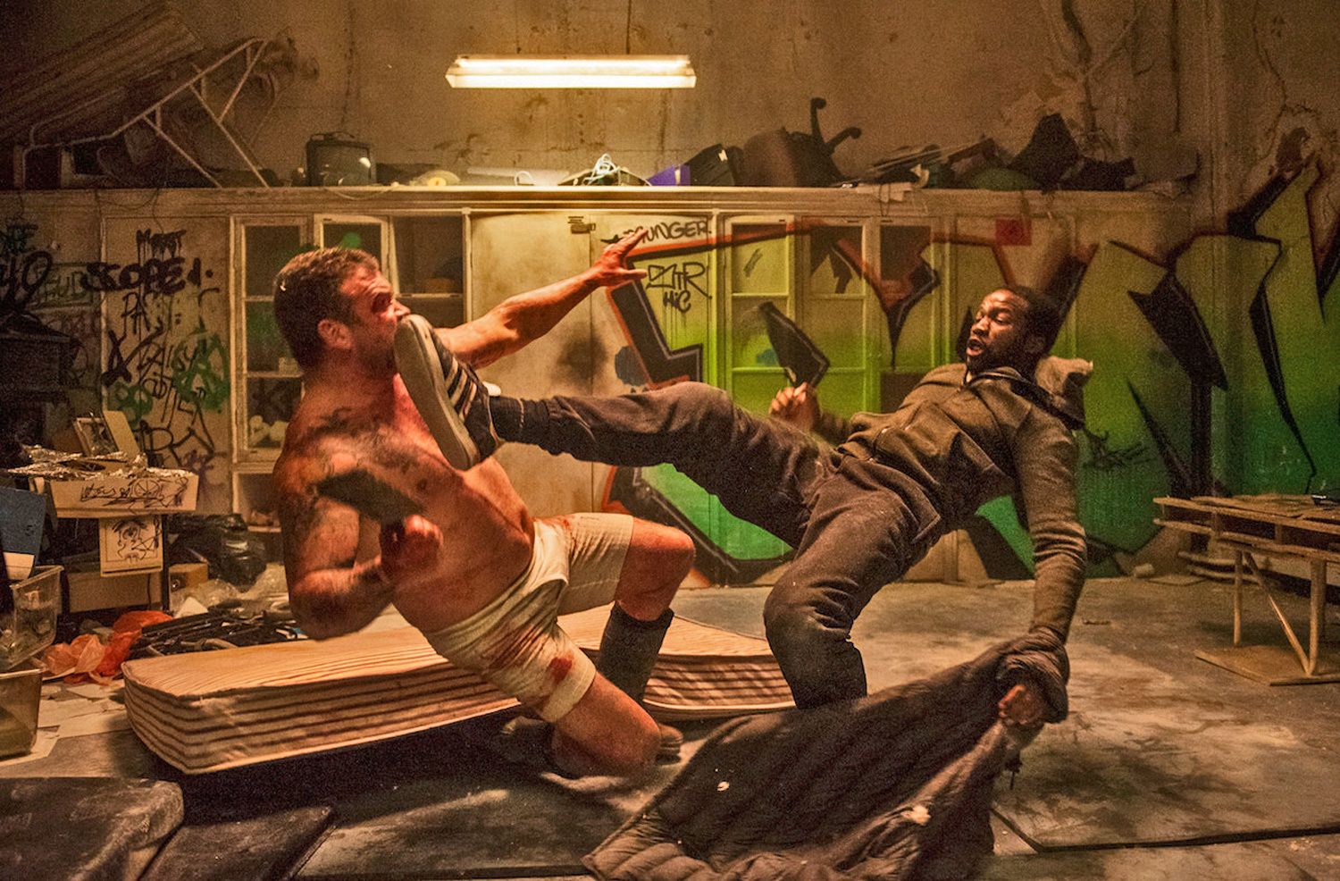 Cazzotti ed esplosioni senza tante parole. L’Inghilterra rianima il genere «action»