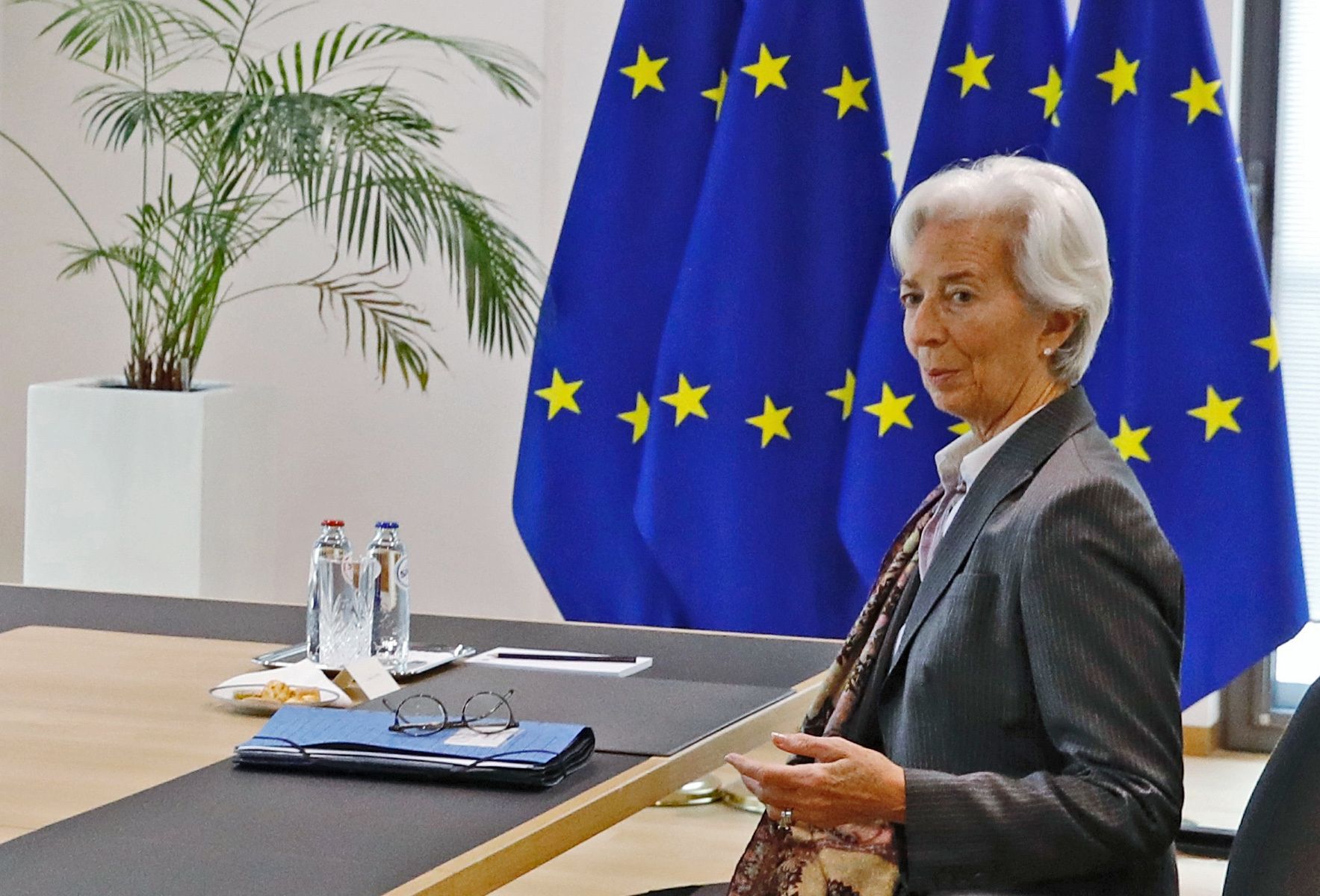 La Bce scommette sulle maxi fusioni e spinge a nozze sia Intesa che Mps