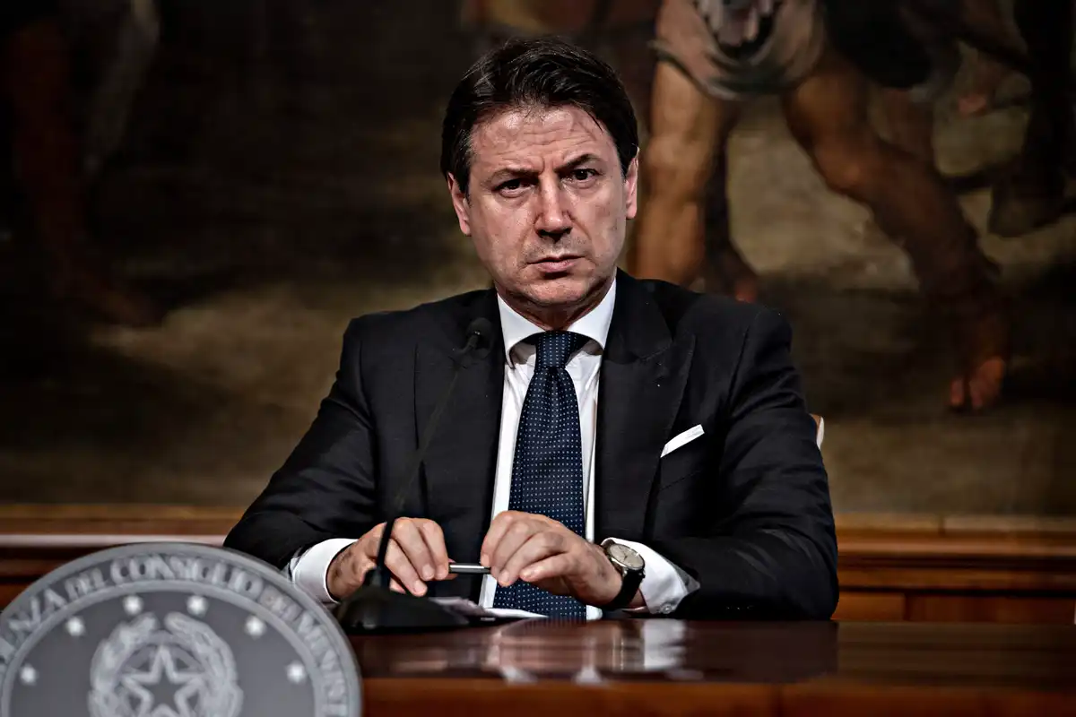 L’unico precario da licenziare: Conte
