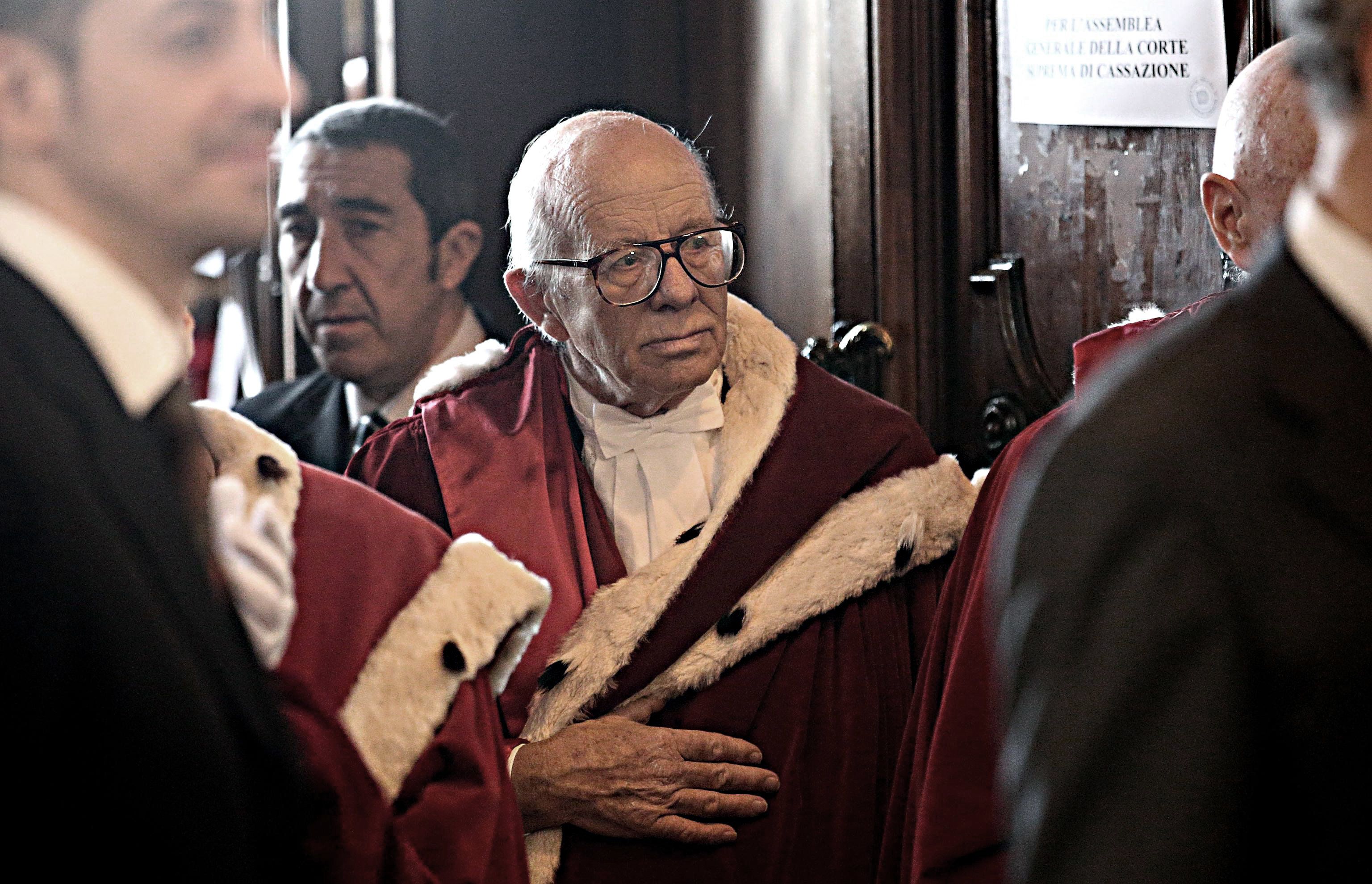 Due «siluri» a salve contro Berlusconi