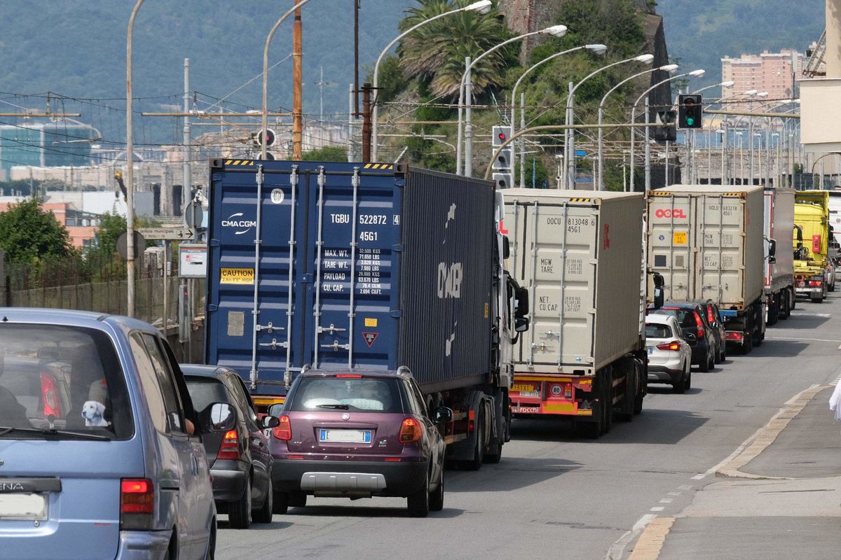 Autostrade in tilt e fregole green fermano i porti peggio del Covid