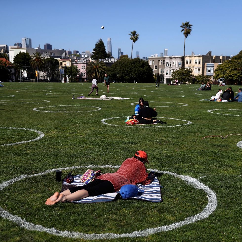 Calfironia Dolores Park social distance