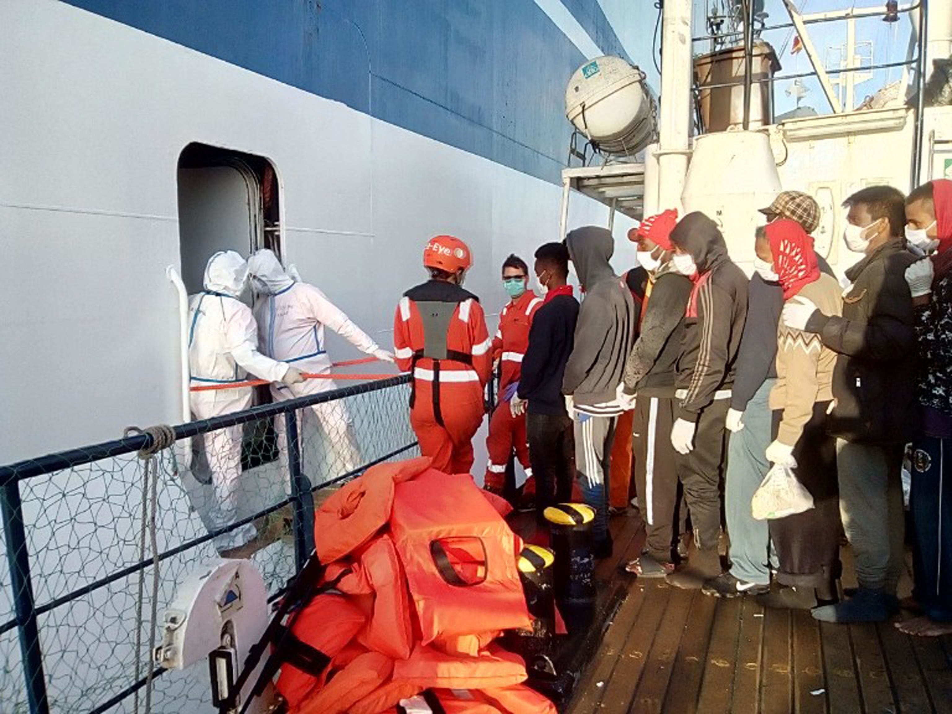 Ecco perché le Ong vanno indagate per immigrazione clandestina