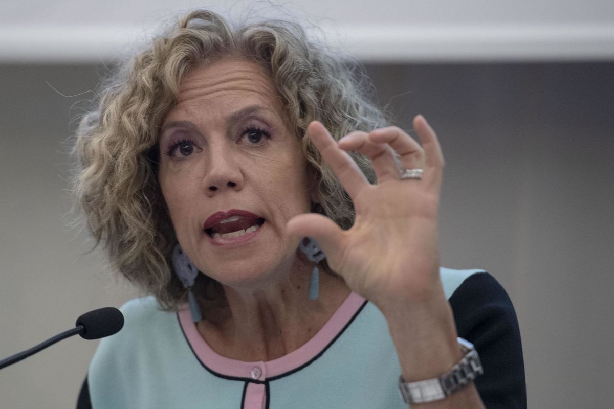 Il governo è inconcludente su tutto ma fa in fretta a distruggere i valori