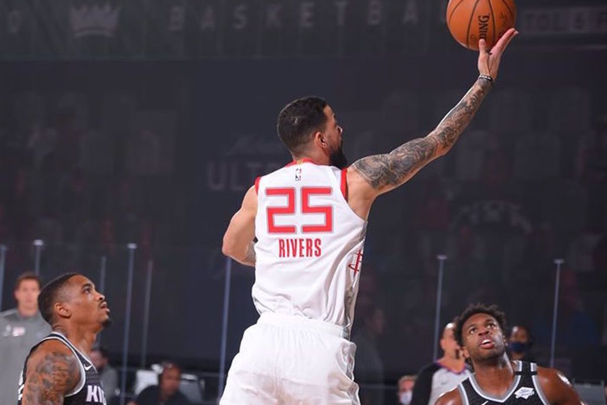 Austin Rivers shines in Rockets' 129-112 victory over Kings