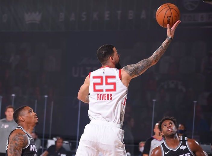 Austin Rivers shines in Rockets' 129-112 victory over Kings