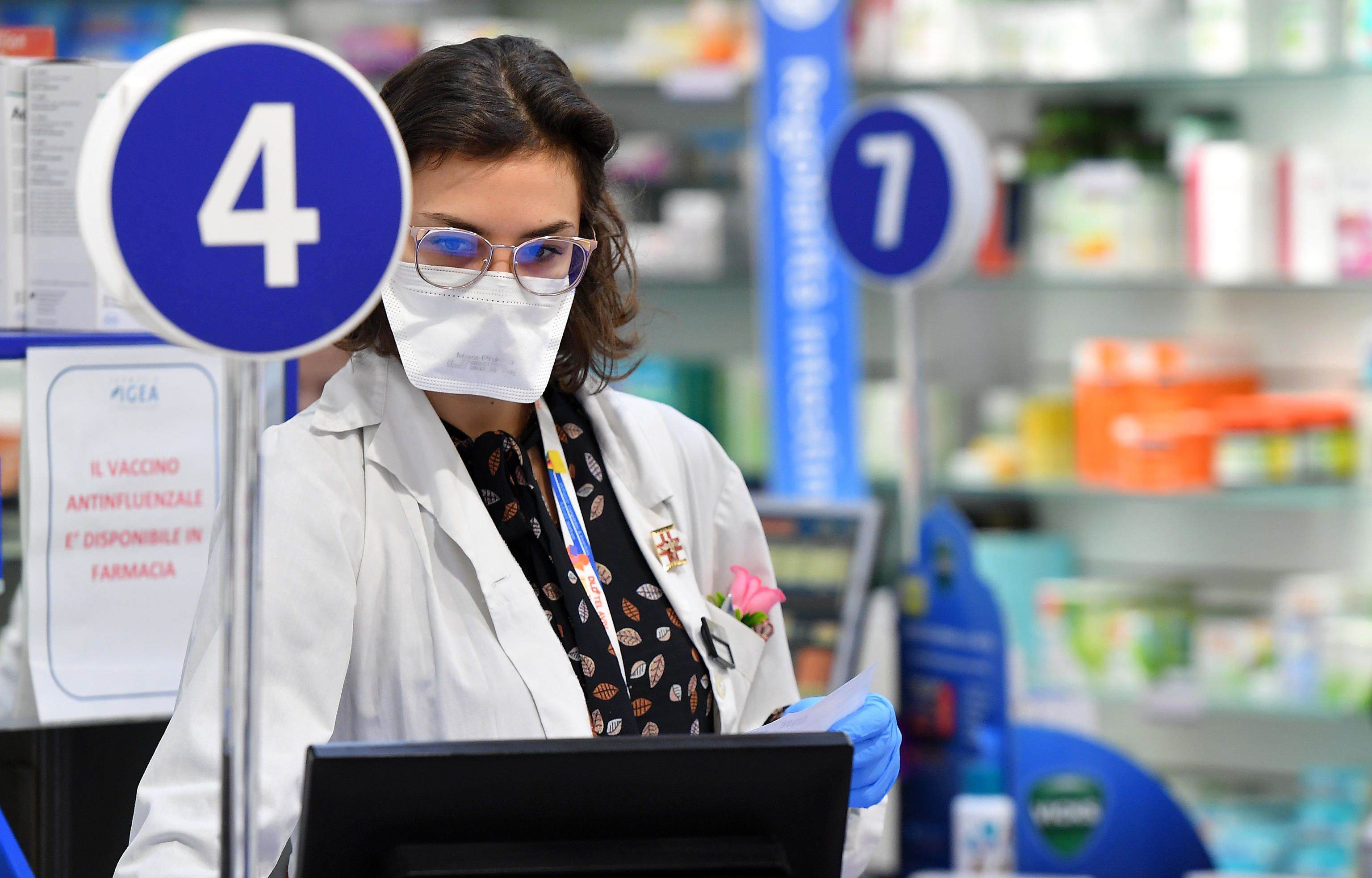 Farmacie a secco di antinfluenzale. Si rischia un altro caso mascherine