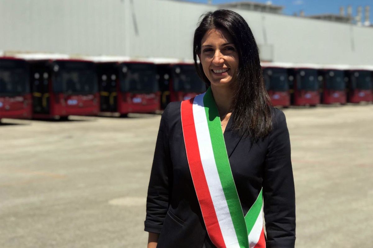 La Raggi completa la metamorfosi: è Casta a 5 stelle