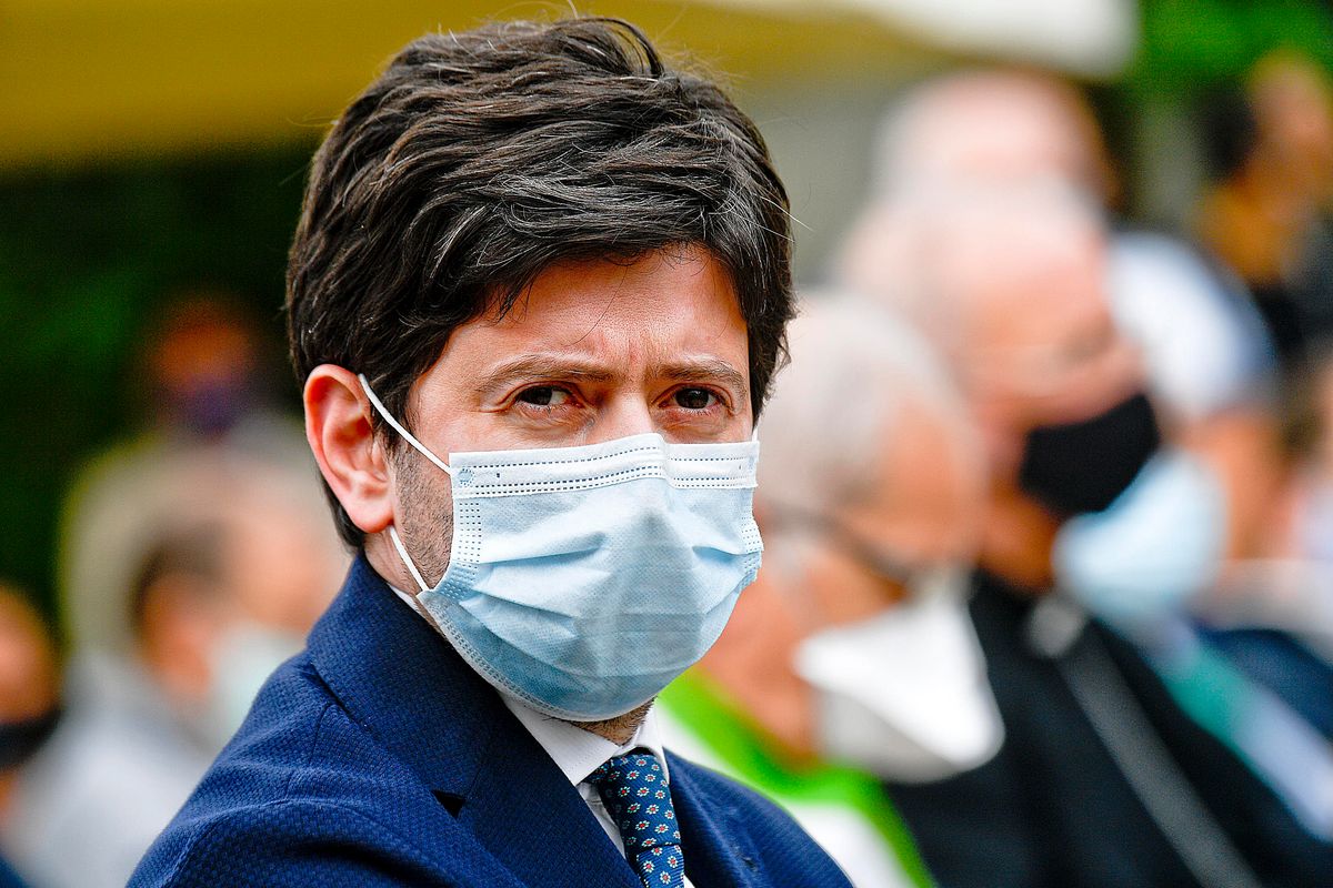 Era ora: un vescovo rompe il silenzio sulla «cultura di morte» di Speranza