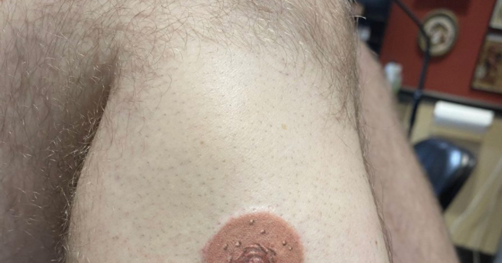 A tattoo artist is giving people free 'nipple tattoos' to help cancer  survivors - Upworthy