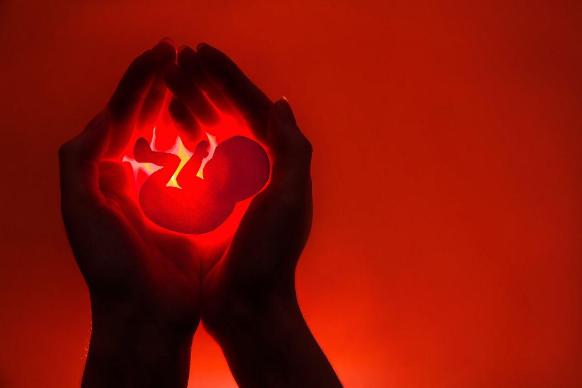 Si condanna la furbata dei 600 euro e non ci si indigna per l’aborto facile