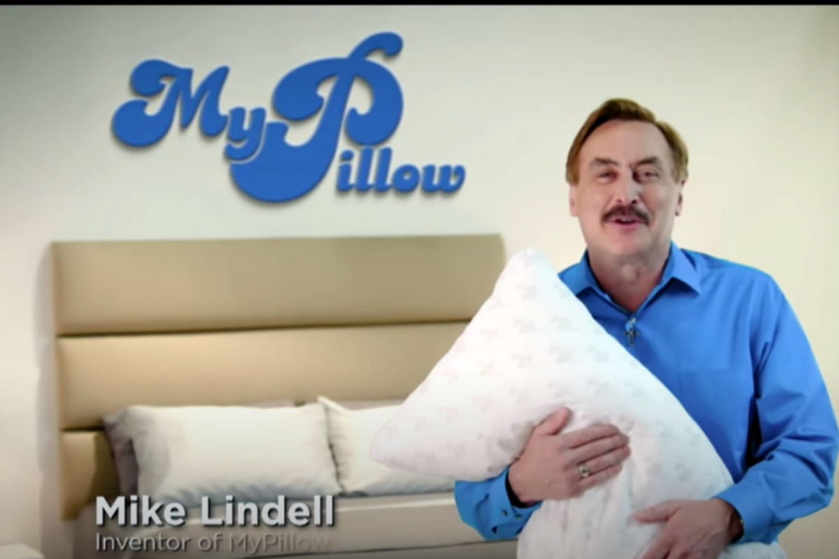 Pillow Salesman Invited To White House To Advise President On Enacting Martial Law