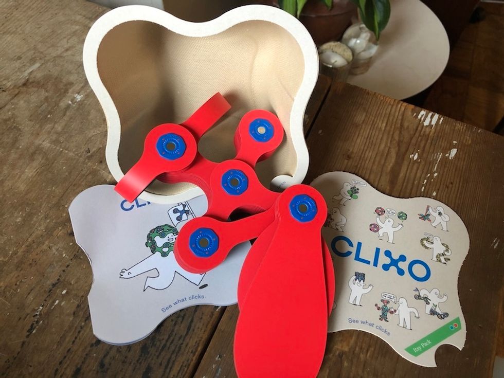 Clixo toy