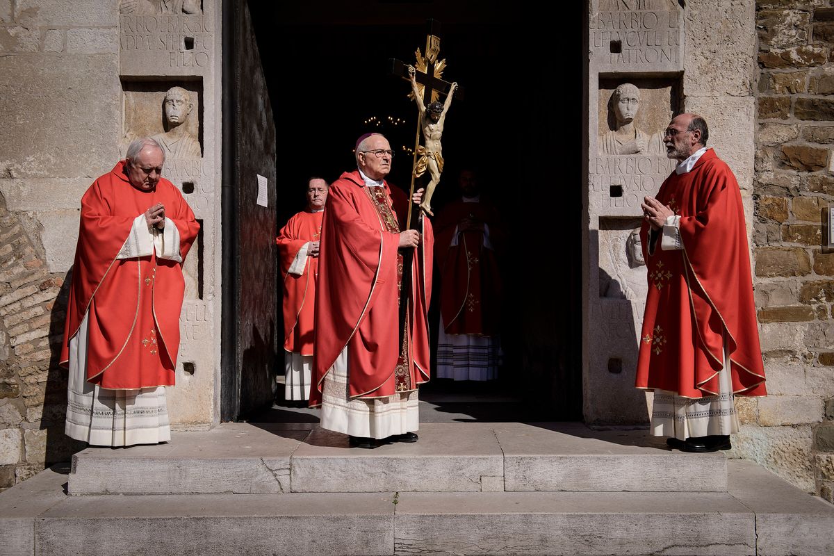 C’è anche una Chiesa che alza la voce sul blitz di Speranza e la legge di Macron