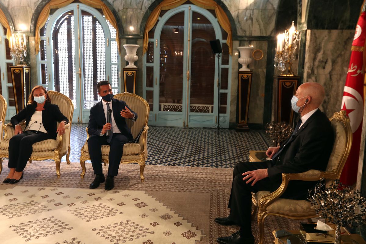 Di Maio e Lamorgese spennati dai tunisini
