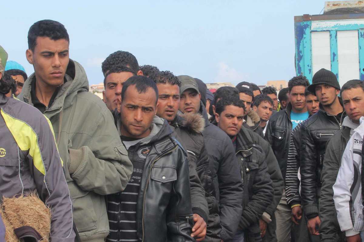 «Che caos sul numero dei contagiati. Necessari i tamponi per i migranti»