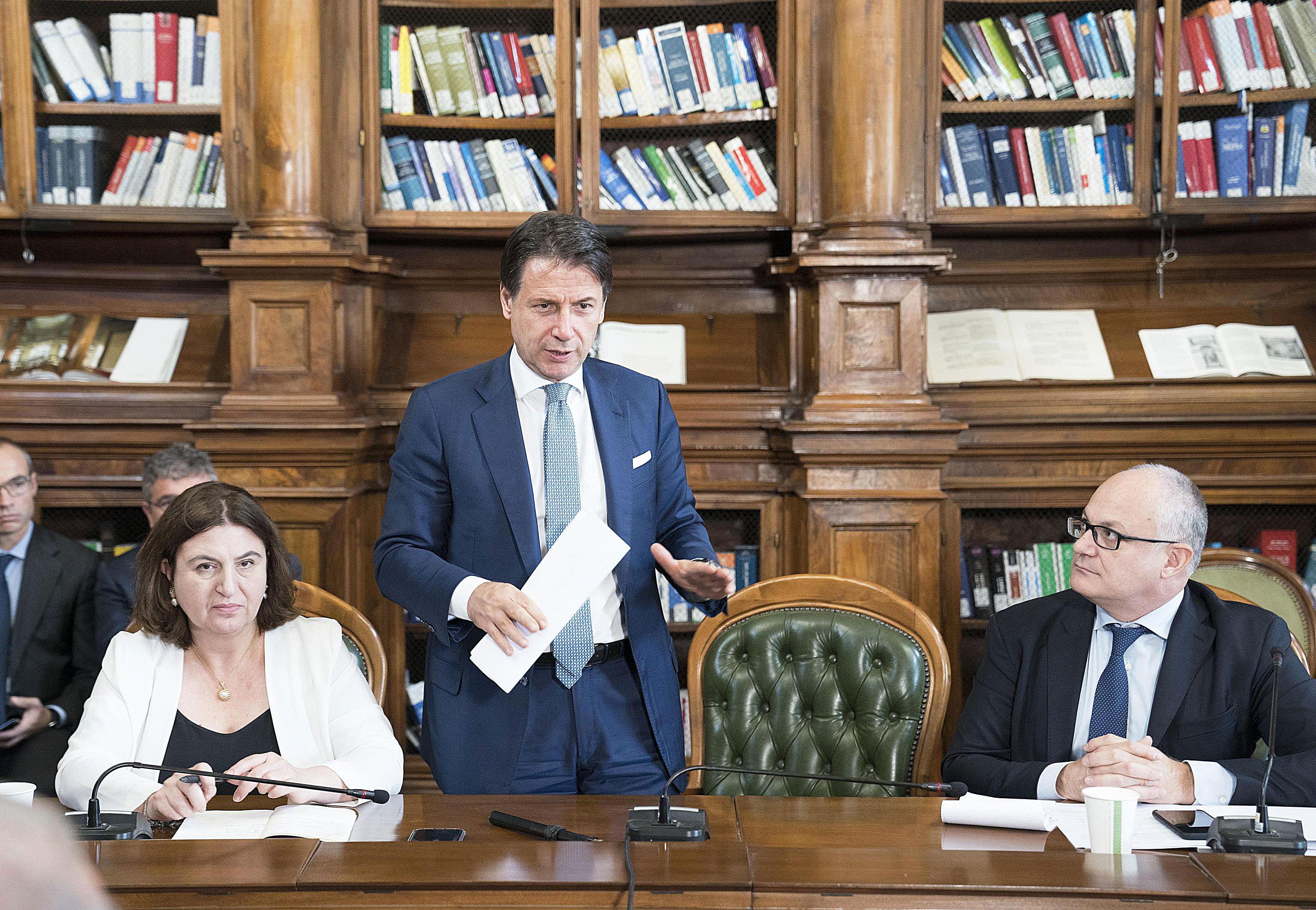 Il governo riapre ai licenziamenti perché non sa scrivere le leggi