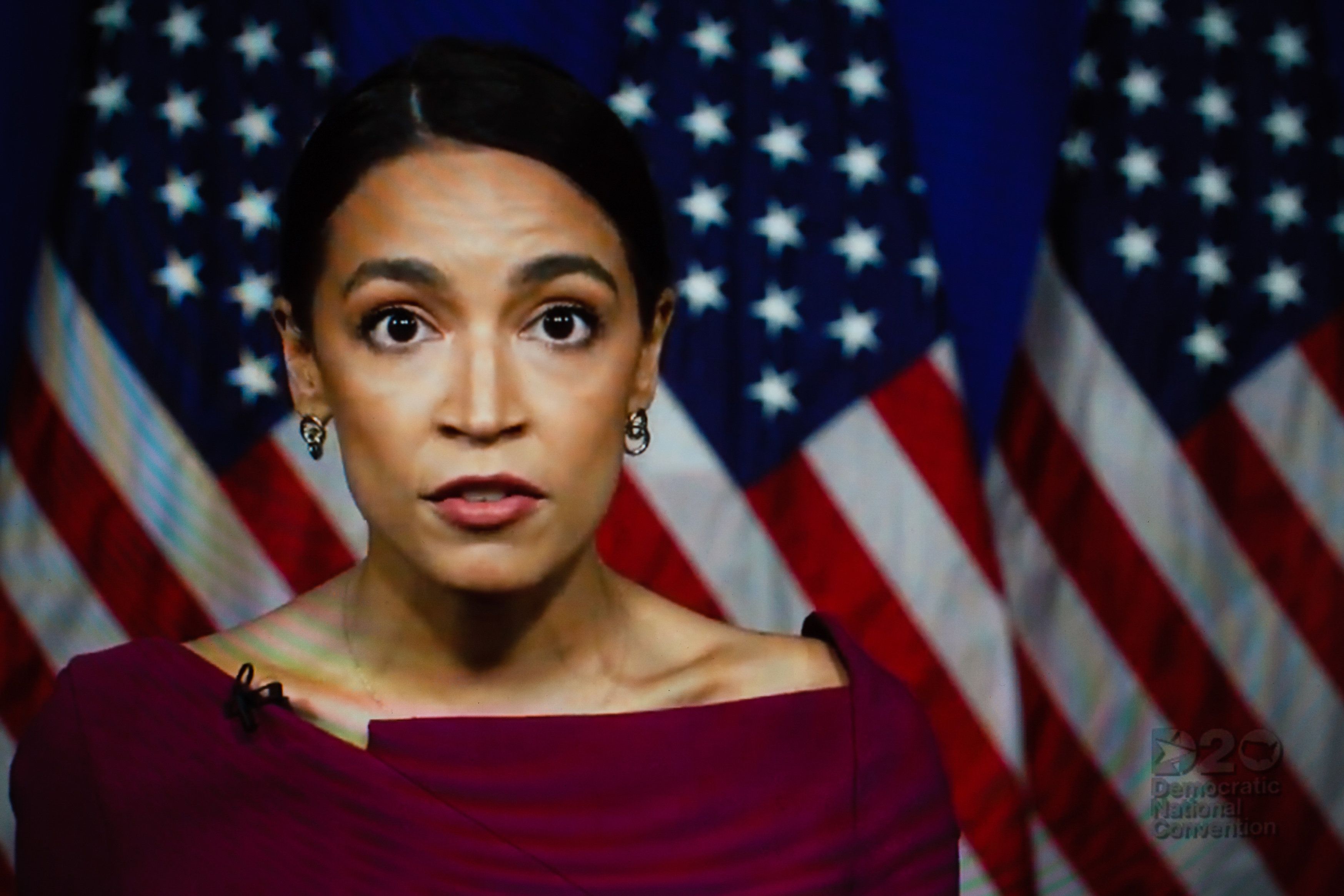 La Ocasio-Cortez non ce la fa proprio a sostenere Biden alle presidenziali