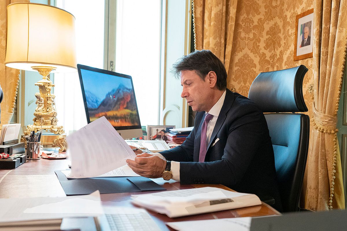 Conte torna ai classici e incolpa le Regioni