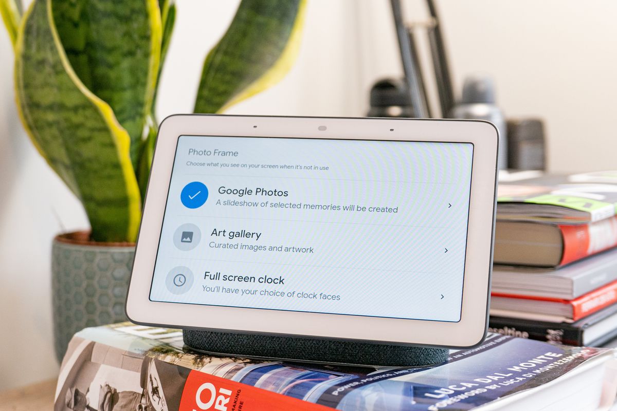 Photo frame settings on a Google Home Hub smart display