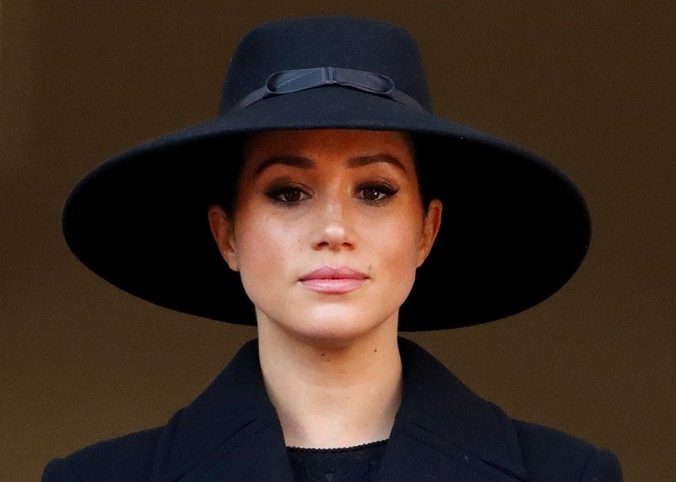 Meghan fa la vittima nella sua biografia. Ma è lei che ha quasi sfasciato la corona