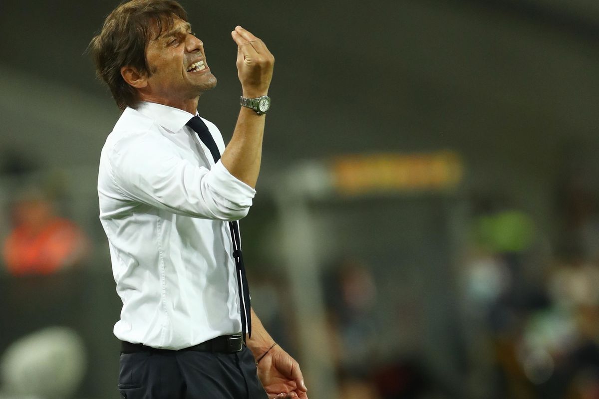 Il mister è anche vittima di una maxitruffa da oltre 30 milioni di euro