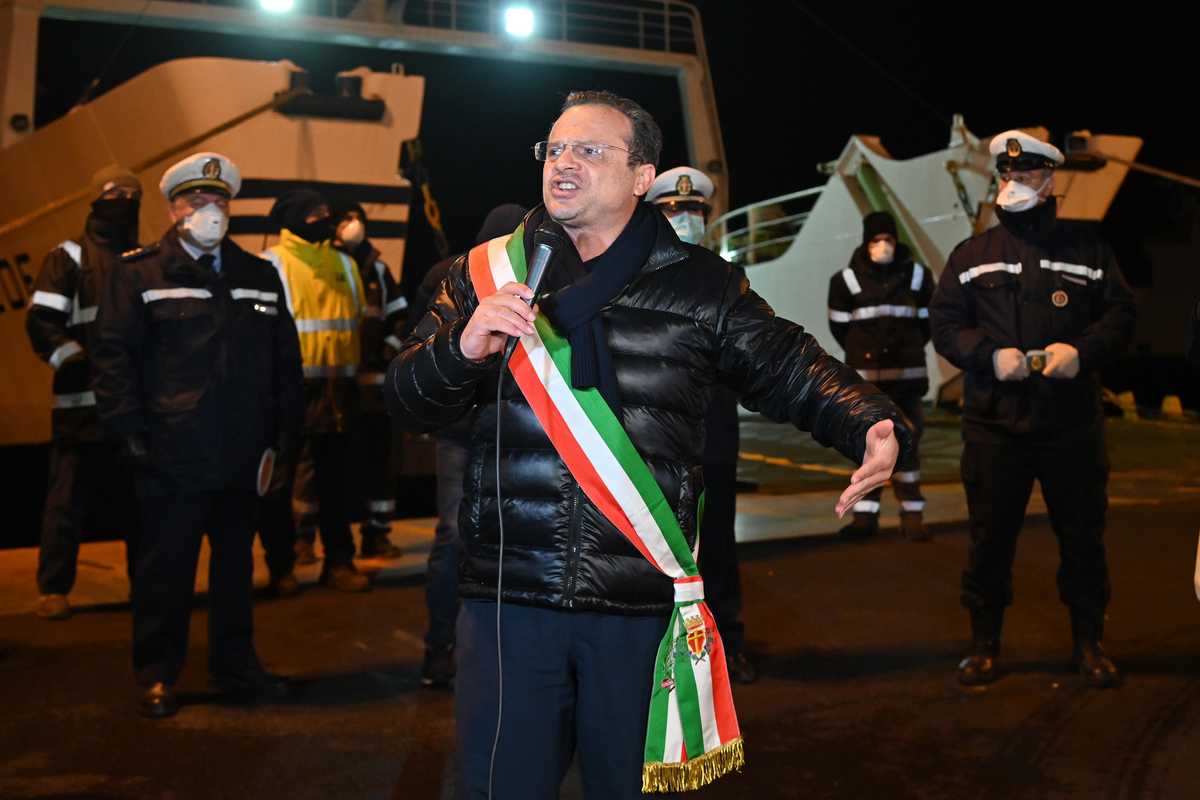 Il sindaco di Messina sull’hotspot: «Lo chiudo perché è un abuso»