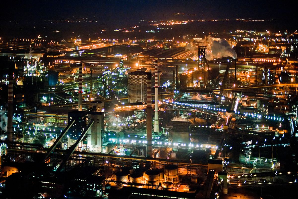 Esposto dei sindacati contro Arcelormittal. «Straordinari nonostante la Cig»