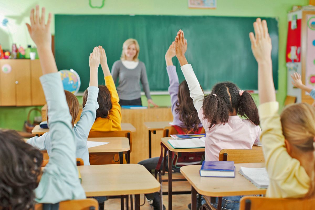 «Crisanti renderà ostaggi docenti, bambini e genitori. Mattarella difenda i nostri figli. Governo a casa»