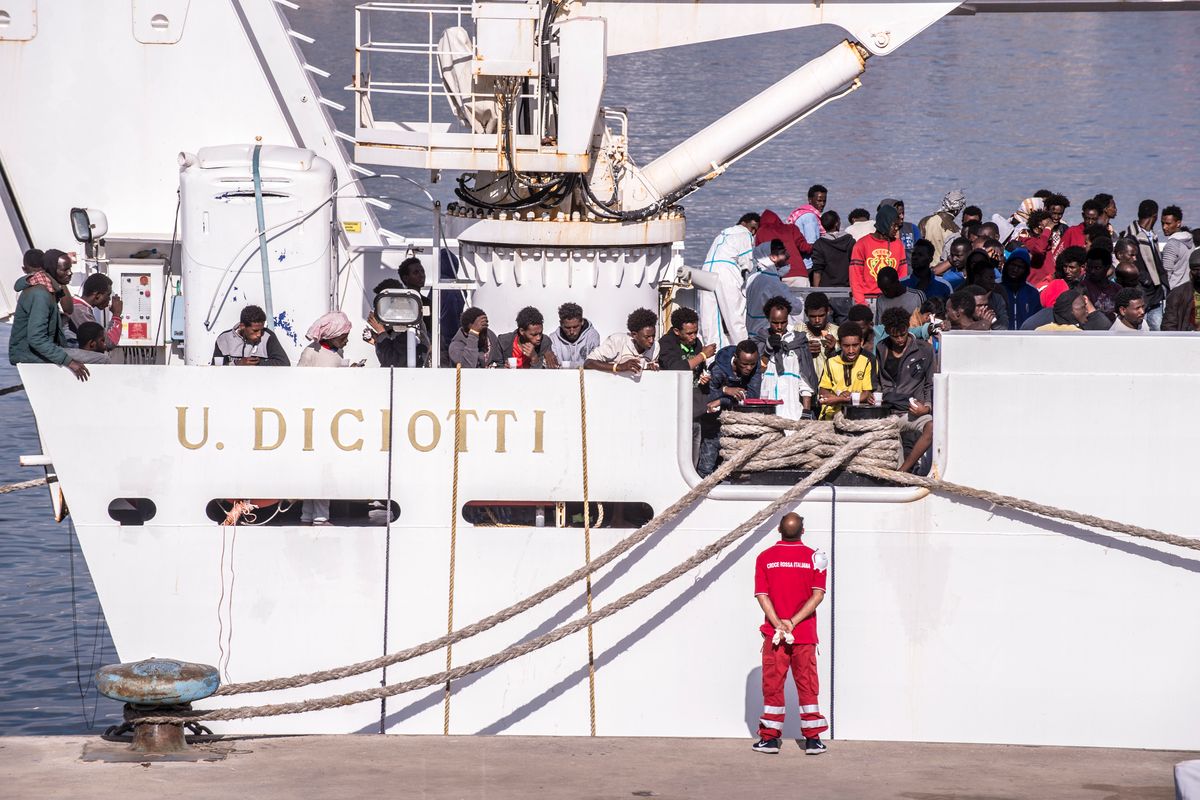 Nuovi sbarchi in Sicilia e Sardegna. A Pachino anche cinque contagiati