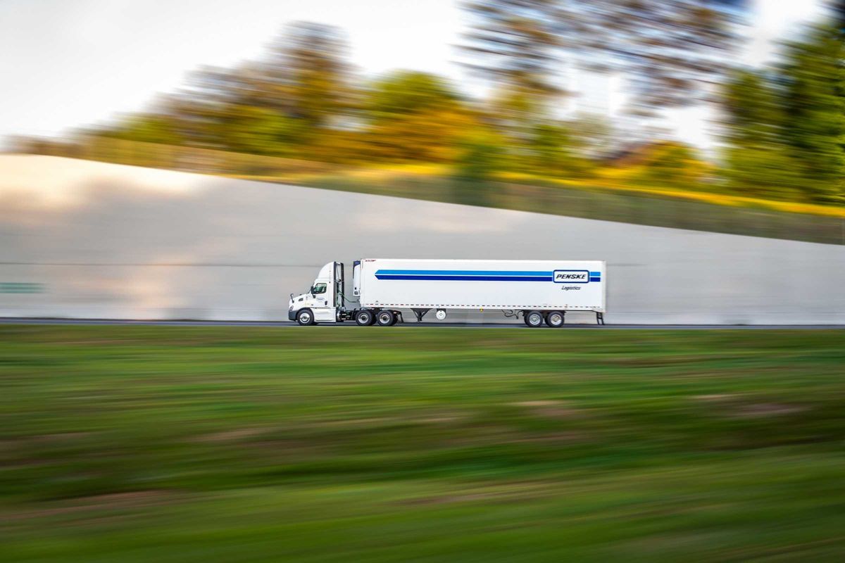 penske logistics truck