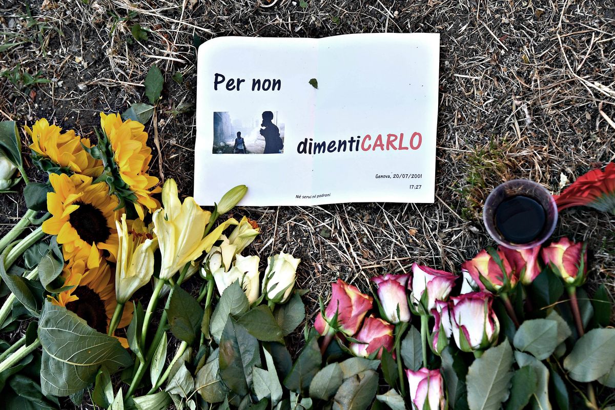 Fu Carlo Giuliani a mettersi nei guai. Perché celebrarlo come un martire?