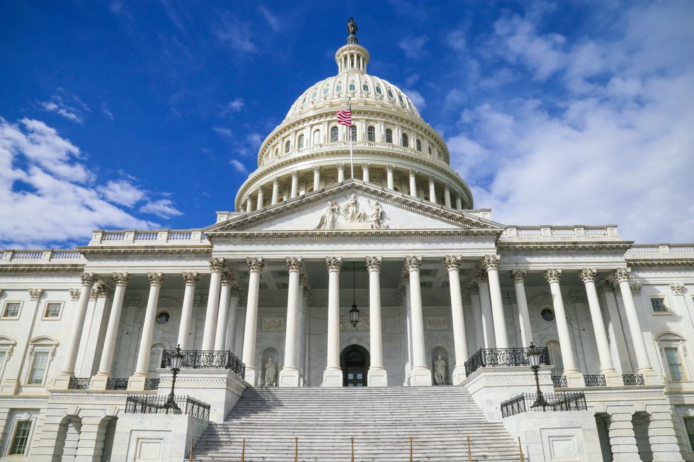Featured image of post Fallout 3 Capitol Building Power : Despite being a decade old in addition to the standard repair/maintenance of weapons and armor, workshops can be found throughout the capitol wasteland where you can build weapons.