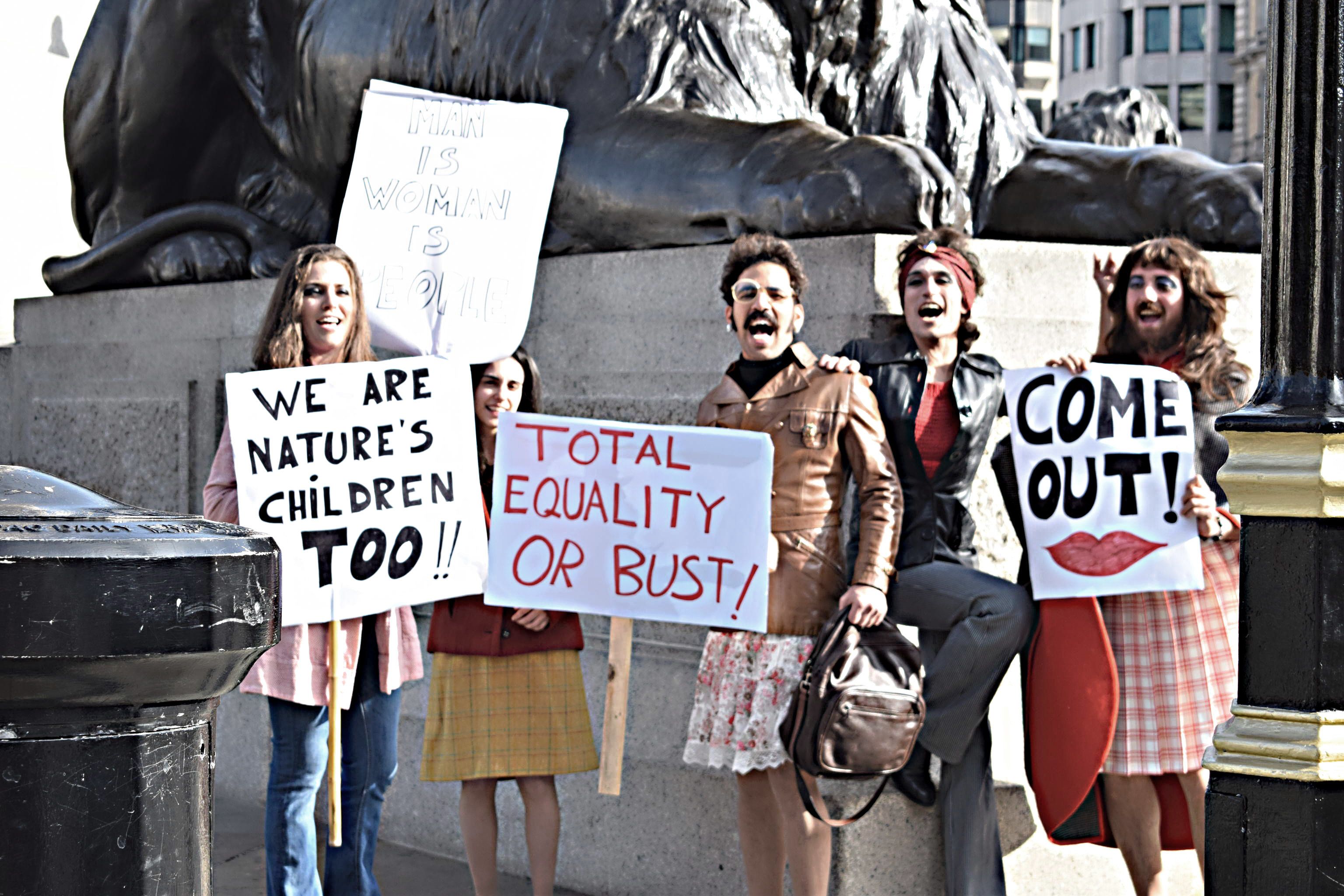 Lgbt protetti, pagati e sponsorizzati. E chi dissente è zittito con la violenza