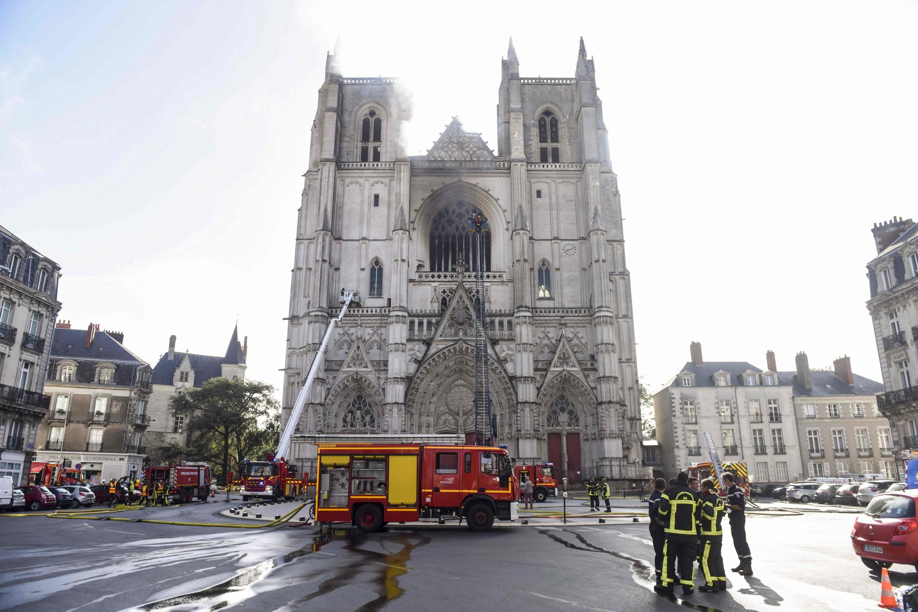 Ruandese confessa: «Ho dato fuoco al duomo di Nantes per protesta»