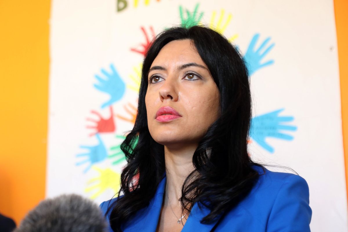 «Banchi a 300 euro». Ma sul Web ne costano 30