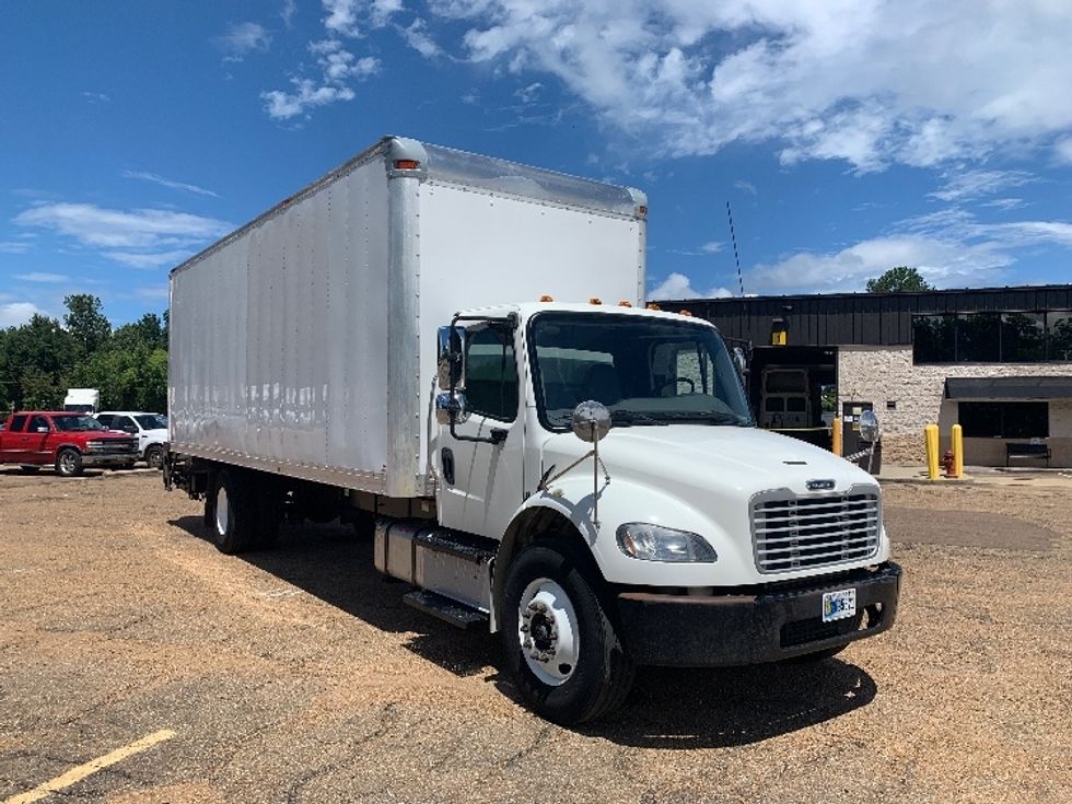 used 2014 freightliner truck medium duty box truck unit 688077 penske used trucks penske used trucks