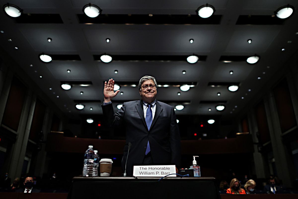 Russia e polizia: Barr tiene il punto