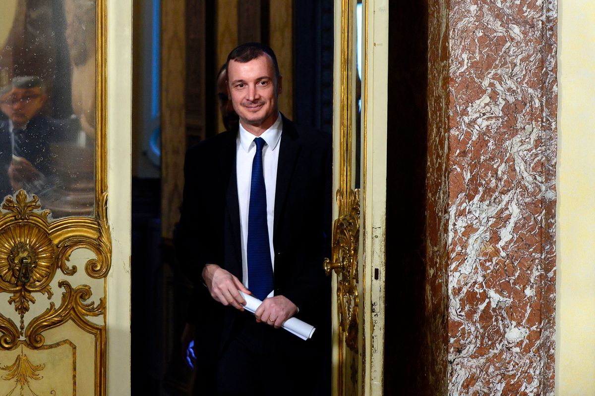 Casalino e compagno
parlano ma non spiegano. Ora indaga la Consob
