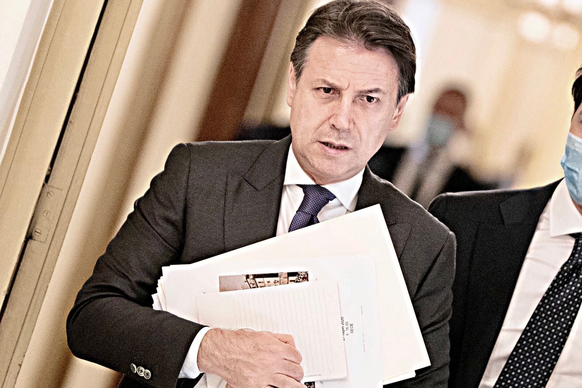 Conte proroga lo stato d’emergenza. Però i suoi gli proibiscono i Dpcm