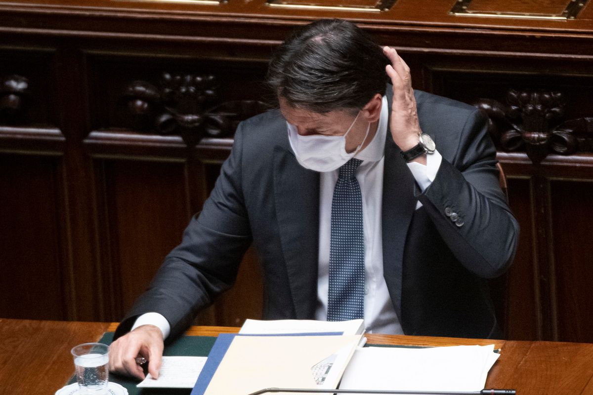 Una toga boccia la tirannide di Conte: «Lo stato d’emergenza è fuori legge»