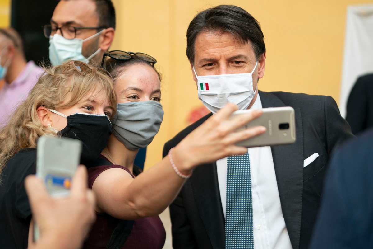 Tira un'arietta di regime